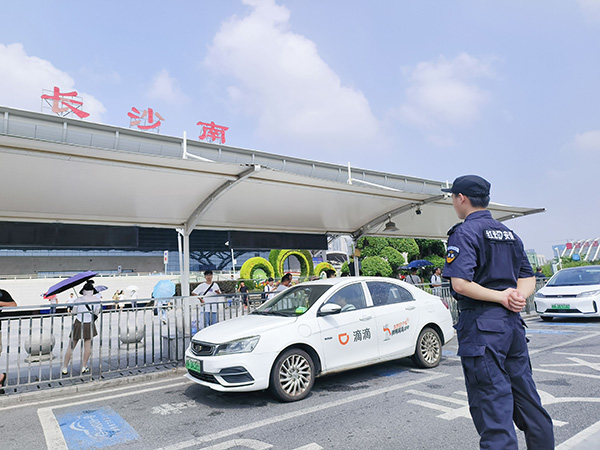 網(wǎng)約車隊員執(zhí)勤風(fēng)采