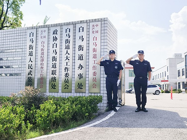 白馬街道隊員執(zhí)勤風(fēng)采