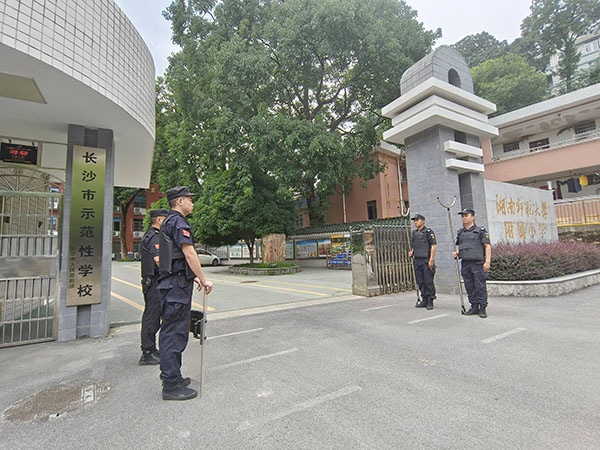 湖南師范大學(xué)附屬小學(xué)隊(duì)員執(zhí)勤風(fēng)采